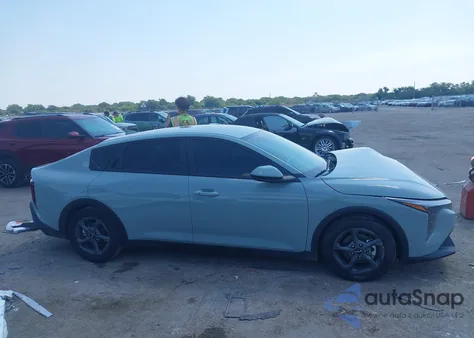 2025 Kia K4 Lxs из США, поврежденный, VIN 3KPFT4DE3SE108752